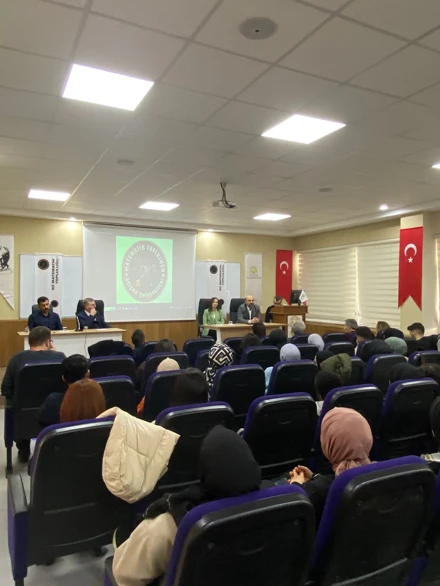 Matematik Topluluğunun düzenlemiş olduğu "Bölümümüz mezunları ile iş fırsatları” konulu konferans